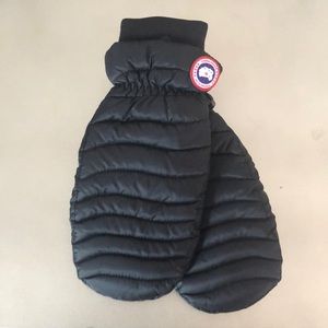 Canada goose waterproof mittens